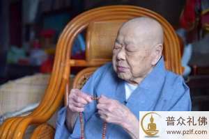 她是富有生命力的雕塑,远远看